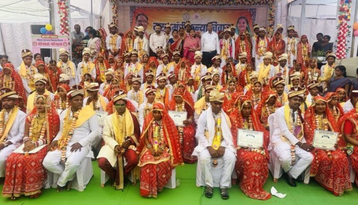 Chief Minister's Daughter Marriage Scheme : मुख्यमंत्री कन्या विवाह योजना : वैदिक मंत्रोच्चार के साथ 185 जोड़े दाम्पत्य सूत्र में बँधे, निर्धन परिवारों की बेटियों के विवाह का सपना हो रहा पूरा