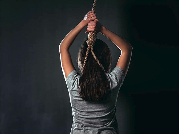 SUICIDE NEWS : कन्या छात्रावास में आत्महत्या, 9वीं छात्रा ने फांसी लगाकर दी जान 