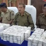 CG CRIME NEWS : साड़ी की आड़ में छुपाकर ले जा रहा था 3 करोड़ 80 लाख रूपये के नकली नोट, पुलिस ने धरदबोचा  