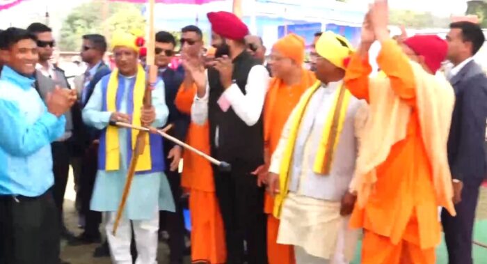 CG NEWS : मुख्यमंत्री साय ने की तीरंदाजी, तीर धनुष लेकर लक्ष्य पर साधा निशाना, देखें VIDEO 