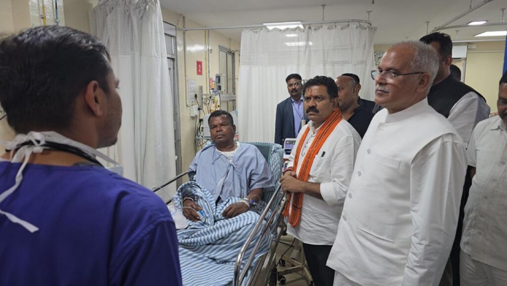 CG BREAKING: Deputy CM Vijay Sharma reached the hospital to meet MLA Lakhma, former CM Bhupesh Baghel