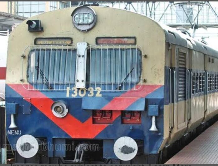 Railway News : रेल यात्रीयो के लिए बड़ी खुशखबरी, पैसेंजर ट्रेनों का बढ़ा हुआ किराया आज से किया गया कम