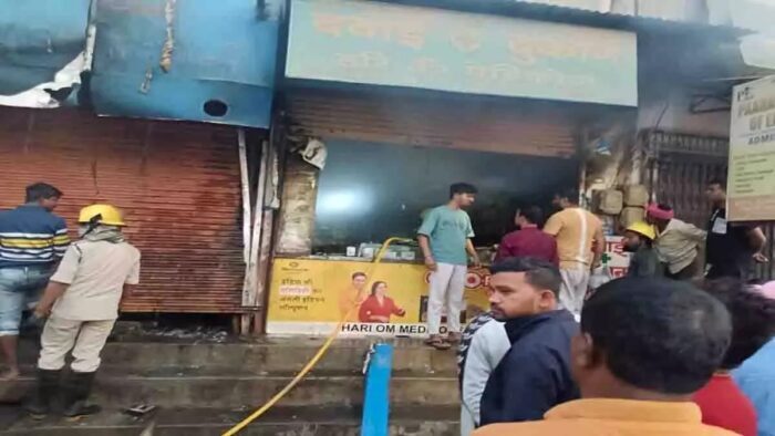RAIPUR NEWS : राजधानी के मोबाइल शॉप और मेडिकल स्टोर में लगी भीषण आग, लाखों का सामान जलाकर खाक 
