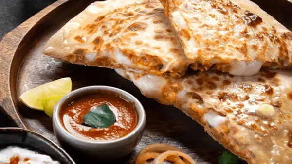 Cheese Paratha Recipe: इस तरह बनाये टेस्टी चीज़ पराठा, मुँह में होगा स्वाद का धमाका