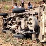 Chhattisgarh Accident News : सगाई समारोह में शामिल होने जा रहे ग्रामीणों से भरी पिकअप पलटी, 25 घायल, 9 लोगों की हालत गंभीर 