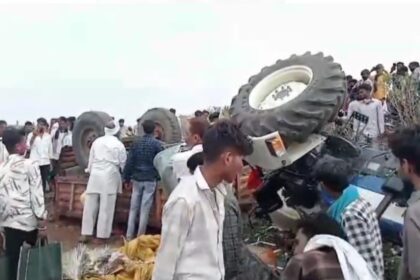 Khargone Accident News : तेज रफ्तार टैक्टर ट्रॉली अनियंत्रित होकर पलटी, दो की मौत, 20 से ज्यादा घायल, मची चीख पुकार 