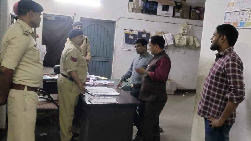 RAIPUR NEWS : देर रात सड़कों पर निकले कलेक्टर, एस पी एवं निगम आयुक्त, होली और चुनाव पर्व के लिए पुलिस अमले को दिए आवश्यक निर्देश 