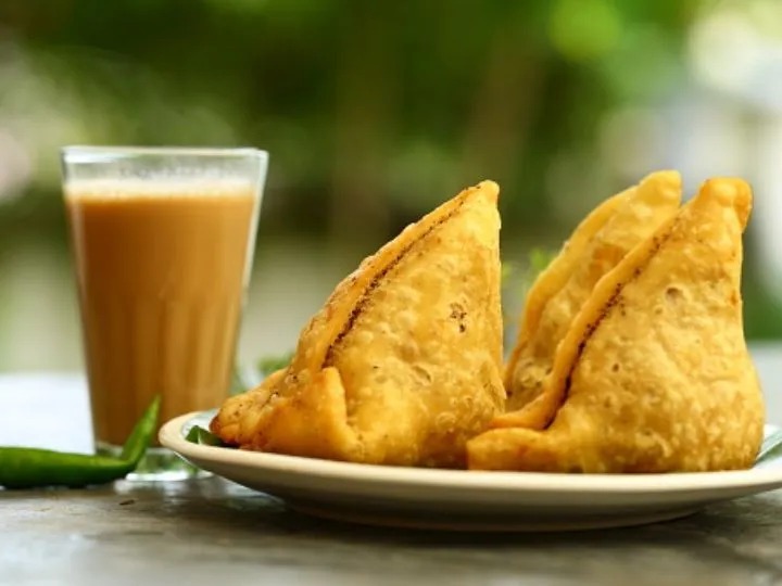 Lok Sabha Election 2024 : पहले के मुकाबले इसबार महंगा हुआ प्रत्याशियों का नाश्ता, जानिए कितने में मिलेगा समोसा, चाय और पोहा 