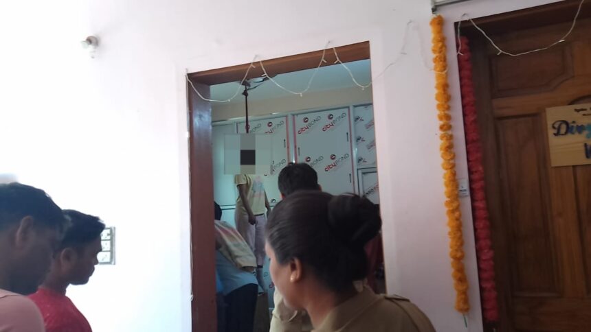 CG NEWS : इंजीनियर के घर बीएड की छात्रा ने फांसी लगाकर की आत्महत्या, जांच में जुटी पुलिस 