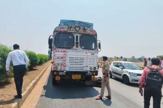 RAIPUR ACCIDENT BREAKING : राजधानी में तेज रफ्तार ट्रक ने स्कूटी को पीछे से मारी जोरदार ठोकर, सवार दो युवकों की मौके पर मौत 