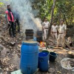 CG NEWS : अवैध शराब पर बड़ी कार्यवाही, आबकारी विभाग की टीम ने 1100 किलो महुआ लाहन बरामद कर किया नष्ट 