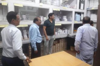 CG NEWS : CMHO डॉ.चंद्रवंशी ने जिला अस्पताल का किया औचक निरीक्षण