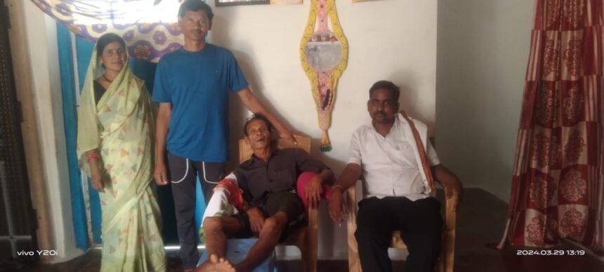 CG NEWS : लोक कलाकार चमरू निषाद हुए लकवा ग्रस्त, अर्थाभाव होने से उन्हें मदद की जरुरत