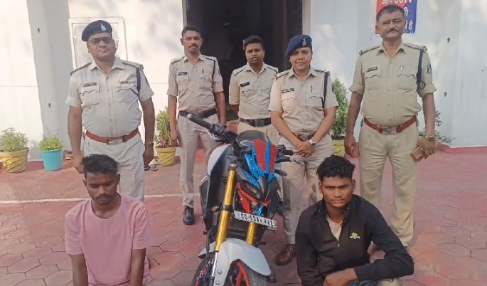 CG CRIME : चोरी की बाइक के साथ दो युवक गिरफ्तार