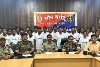 Naxalites Surrendered in CG : दंतेवाड़ा में 23 नक्सलियों ने किया सरेंडर 