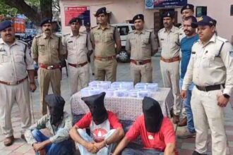 CRIME NEWS : हथियारों के मोस्ट वांटेड सौदागरों को पुलिस ने धरदबोचा; तीन राज्यों की पुलिस कर रही थी तलाश, तीन पिस्टल और तीन देसी कट्टा जब्त 