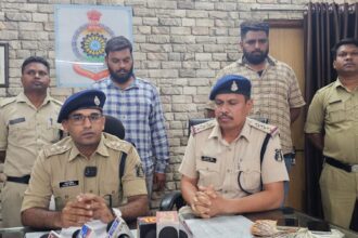 CG CRIME NEWS : क्रिकेट सट्टा पर रेडमार कार्रवाई, IPL मैच में ऑनलाइन सट्टा संचालित करते दो आरोपी गिरफ्तार 