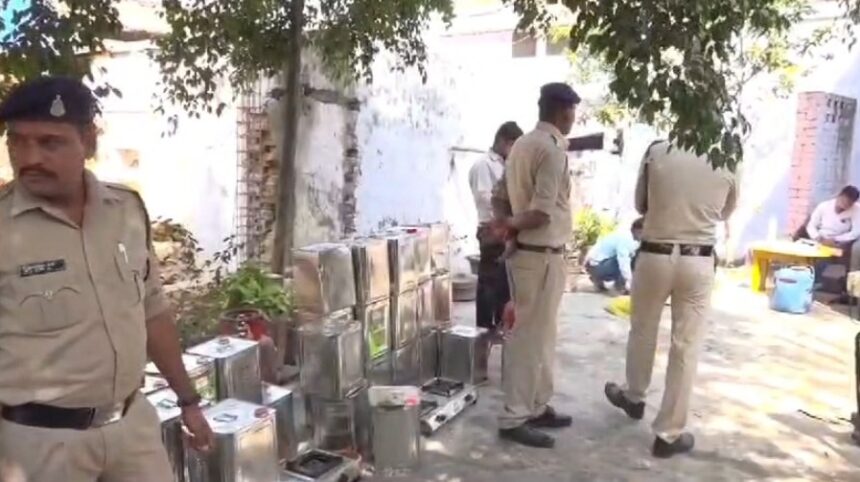 CG NEWS : मिलावट खोरों ने भगवान को भी नहीं छोड़ा : नकली घी के कारोबार का प्रशासन ने किया भंडाफोड़, नवरात्र में खपाने की फिराक में था आरोपी 