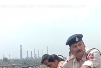 CG VIDEO : पुल से कूदकर जान देने जा रही थी युवती, पुलिस ने इस तरह बचाया 