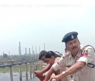 CG VIDEO : पुल से कूदकर जान देने जा रही थी युवती, पुलिस ने इस तरह बचाया 