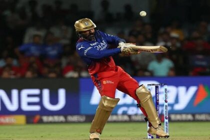 MI vs RCB IPL 2024 Live : दिनेश कार्तिक की तूफानी बल्लेबाजी, RCB ने MI को दिया 197 रनों का लक्ष्य