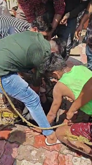 RAIPUR VIDEO : अशोका बिरयानी में गटर की सफाई करने उतरे कर्मचारियों का वीडियो आया सामने