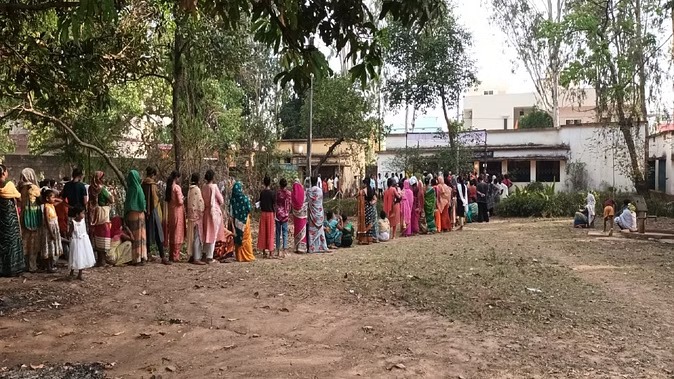 CG Lok Sabha Phase 1 Election Live : बस्तर लोकसभा में 11 बजे तक 28.12 फीसदी हुआ मतदान, बीजापुर में ब्लास्ट