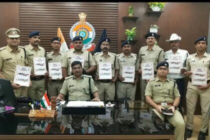 RAIPUR NEWS : उत्कृष्ट कार्य करने वाले 12 पुलिस अधिकारी कर्मचारी बने कॉप ऑफ द मंथ, एक आरक्षक बर्खास्त और तीन सस्पेंड 