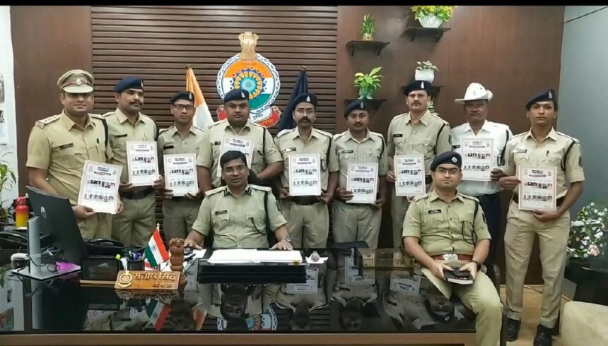 RAIPUR NEWS : उत्कृष्ट कार्य करने वाले 12 पुलिस अधिकारी कर्मचारी बने कॉप ऑफ द मंथ, एक आरक्षक बर्खास्त और तीन सस्पेंड 