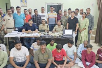  CG CRIME NEWS : रायगढ़ में सटोरियों पर अब तक की बड़ी कार्यवाही; सट्टा पट्टी के साथ 12 आरोपी गिरफ्तार, 15 लाख नकदी जब्त