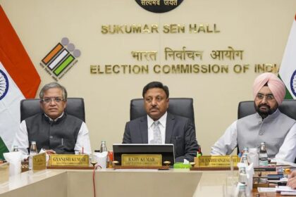 Lok Sabha Elections 2024: लोकसभा चुनाव के लिए निर्वाचन आयोग ने की पर्यवेक्षकों की नियुक्ति, कानून व्यवस्था पर रखेंगे कड़ी नजर
