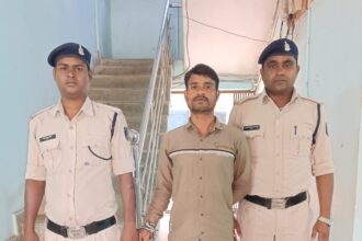 Arang Crime News : महिला के साथ छेड़छाड़ कर बलात्कार और जान से मारने की धमकी देने वाला गुंडा बदमाश गिरफ्तार