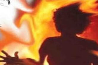 Raigarh News : महिला ने पेट्रोल डालकर वृद्धा को लगाई आग, गंभीर हालत में इलाज जारी