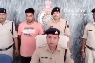 CG CRIME : IPL मैच में खिला रहा था ऑनलाइन सट्टा, पुलिस ने घर में दबिश देकर धरदबोचा 
