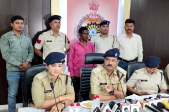 CG CRIME : चरित्र शंका पर हत्या; पति ने पत्नी के प्रेमी को चापड़ से हमलाकर उतारा मौत के घाट, फिर... किया आग के हवाले 