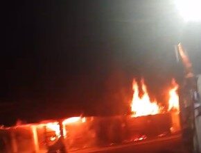 Bhopal fire news : चार दुकानों में लगी भीषण आग, मची अफरा-तफरी, फर्स्ट फ्लोर पर फंसी 2 युवतियों का किया गया रेस्क्यू