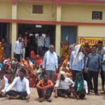 RAIPUR NEWS : पूर्व सरपंच गोवर्धन तारक और भाजपा नेता किशोर देवांगन पर सरकारी जमीन पर कब्जा करने का आरोप, ग्रामीणों ने तहसील कार्यालय में किया प्रदर्शन 