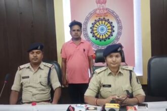 CG CRIME NEWS : जमीन विवाद में पिता की हत्या; कलयुगी बेटे ने पहले चाकू से गला काटा..., फिर पेट और छाती में ताबड़तोड़ हमला कर उतारा मौत के घाट 