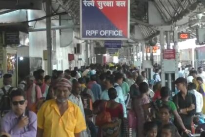 Chhattisgarh Train News: ट्रेनों की बिगड़ी चाल, लेटलतीफी से यात्री परेशान