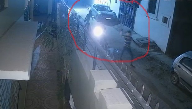 MP News: देर रात डेढ़ दर्जन गाड़ियों के कांच फोड़ने वाले बाल अपचारी गिरफ्तार, घटना CCTV में कैद, देखें वीडियो