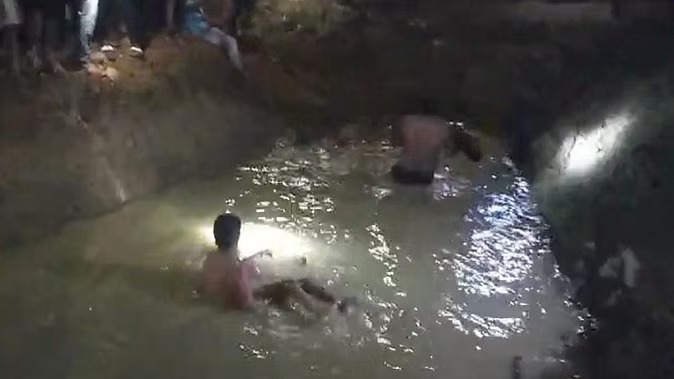CG NEWS : मुरूम के लिए खोदे गए गड्ढे में नहाने के दौरान डूबने से दो बच्चों की मौत, इलाके में पसरा मातम 