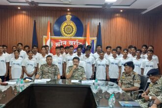 Dantewada Naxalites Surrender: लोन वर्राटू अभियान से प्रभावित होकर 03 ईनामी सहित 35 माओवादियों ने किया आत्मसमर्पण, पुलिस की अपील का माओवादियों पर व्यापक असर