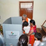 CG Lok Sabha Election : रायपुर भाजपा प्रत्याशी बृजमोहन अग्रवाल ने पूरे परिवार के साथ किया मतदान 