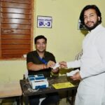 CG Lok Sabha Phase 3 Election : आरंग विधायक विधायक गुरु खुशवंत साहेब ने अपने गृहग्राम भंडारपुरी में किया मतदान, लोगों से ज्यादा से ज्यादा मतदान करने की अपील की