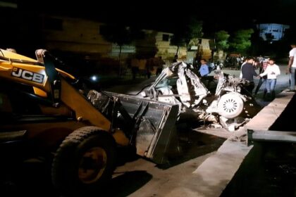CG ACCIDENT : बिलासपुर में दर्दनाक हादसा; तेज रफ्तार कार डिवाइडर से जा टकराई, 2 युवकों की मौत, दो गंभीर