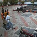 VIDEO : पेट्रोल पंप में मारपीट, बाइक सवार बदमाशों ने कर्मचारी को मारा चाकू