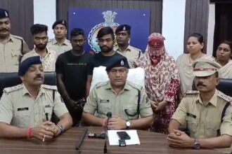 CG CRIME NEWS : आए दिन झगड़े से परेशान पत्नी ने दी पति की सुपारी, तीन बदमाशों ने धारदार कटर से गले पर किया वार, सभी गिरफ्तार 