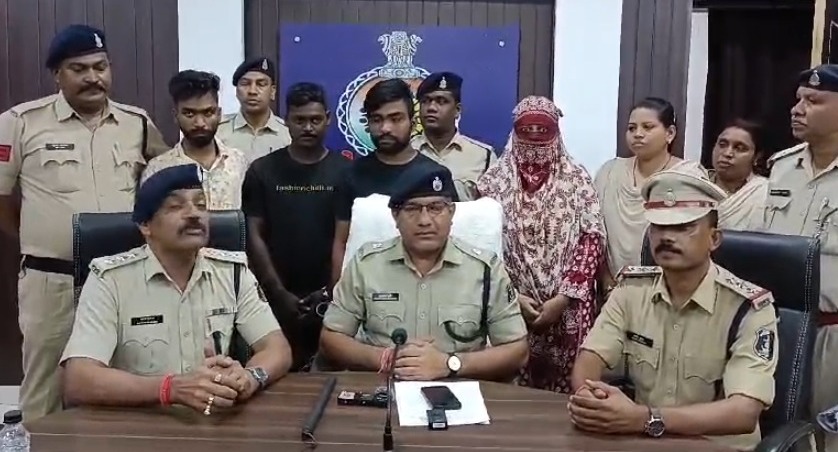 CG CRIME NEWS : आए दिन झगड़े से परेशान पत्नी ने दी पति की सुपारी, तीन बदमाशों ने धारदार कटर से गले पर किया वार, सभी गिरफ्तार 