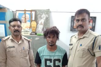 RAIPUR CRIME NEWS : बेटे ने चाकू मारकर की बाप की हत्या, आए दिन नशे को लेकर होता था विवाद, आरोपी गिरफ्तार