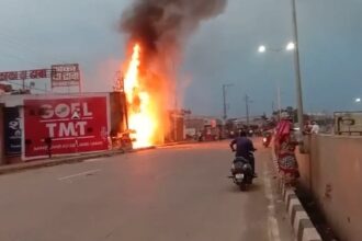 RAIPUR BREAKING : काका ढाबा में लगी भीषण आग, इलाके में दहशत का माहौल, देखें वीडियो 